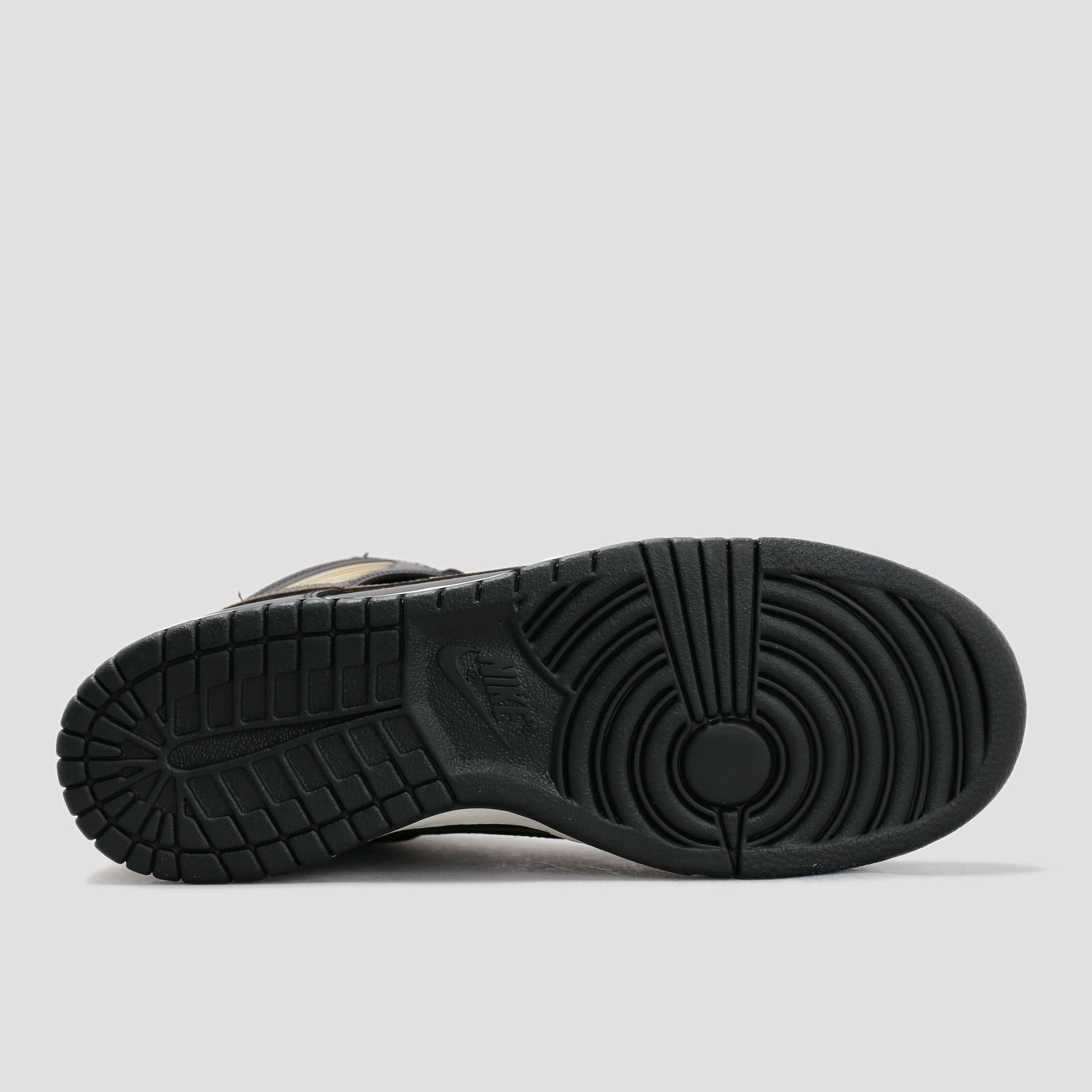 Nike SB Dunk High OG QS Shoes Black / Black - Metallic Gold