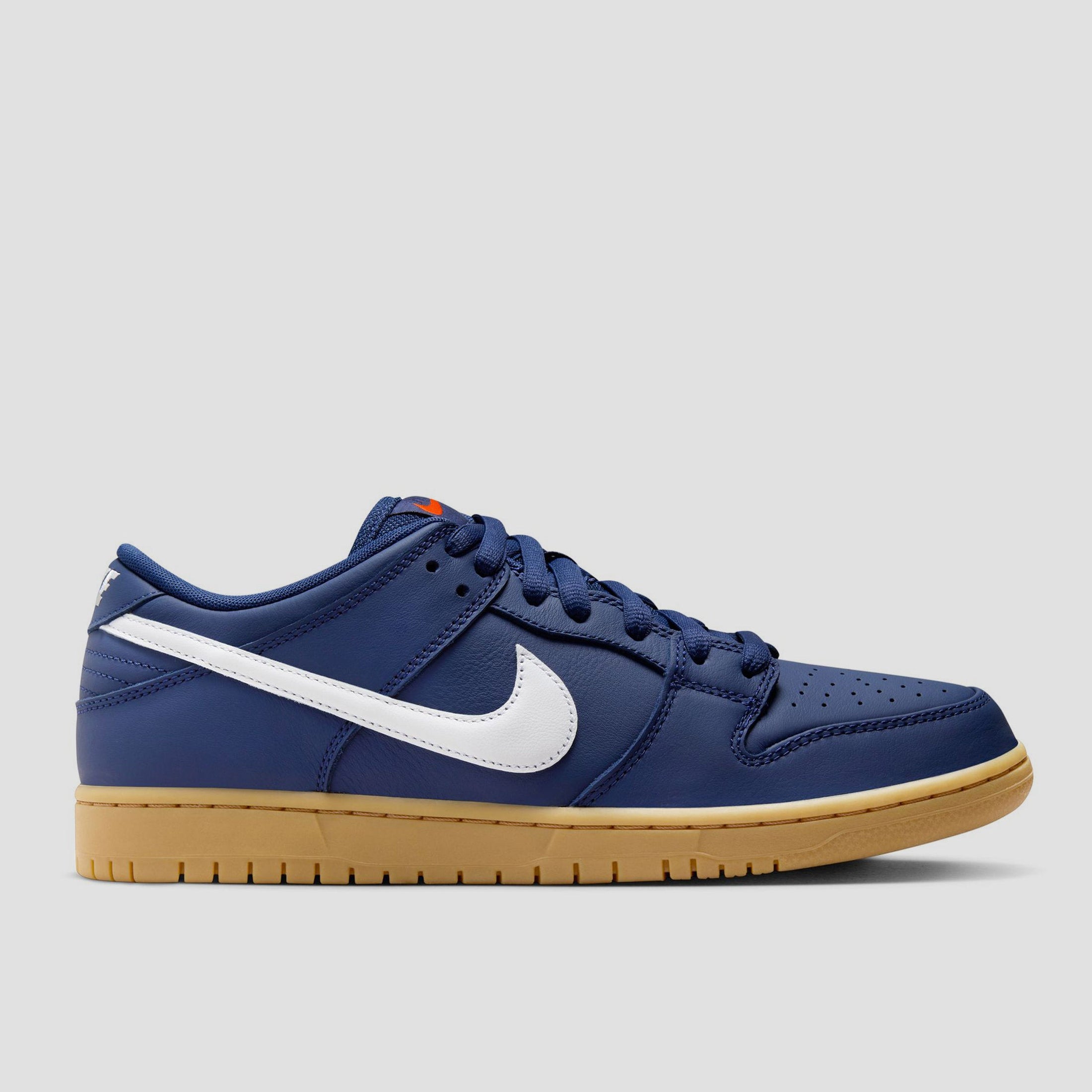 Nike SB Dunk Low Pro Skate Shoes Navy White Navy Gum Light Brown