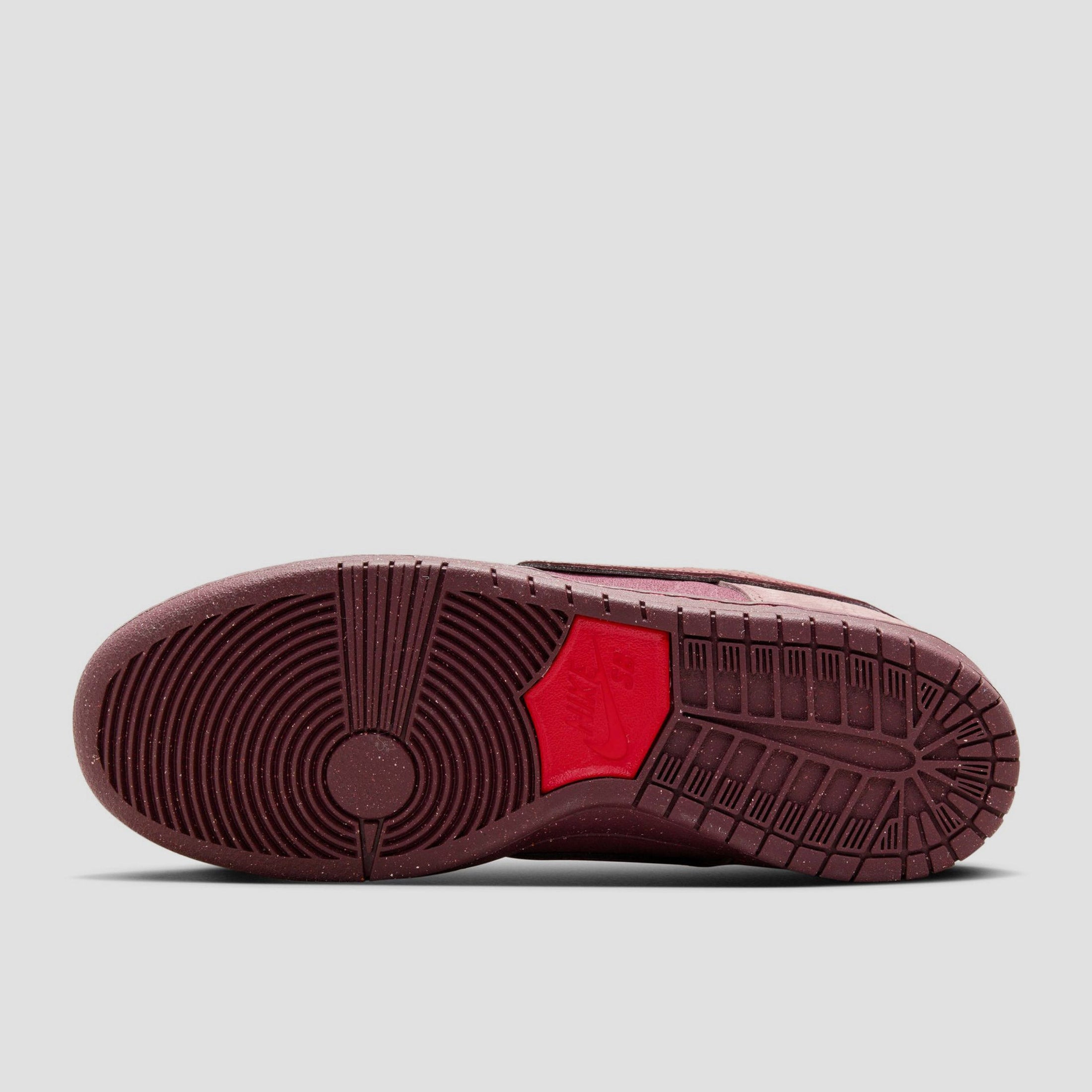 Nike SB Dunk Low Premium Skate Shoes Burgundy Crush / Dark Team Red - Earth