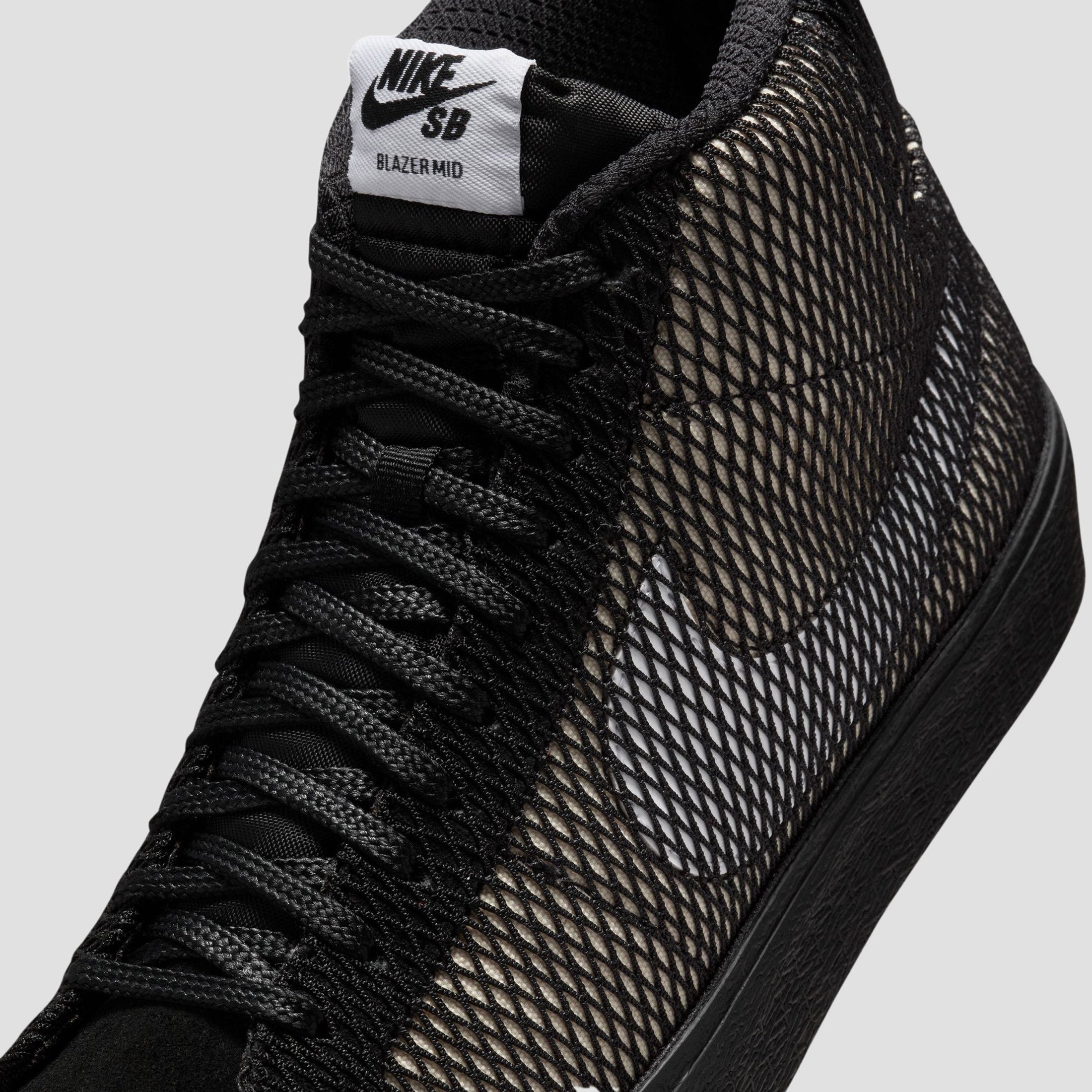 Nike SB Zoom Blazer Mid Premium Skate Shoes White / Black - White - Black