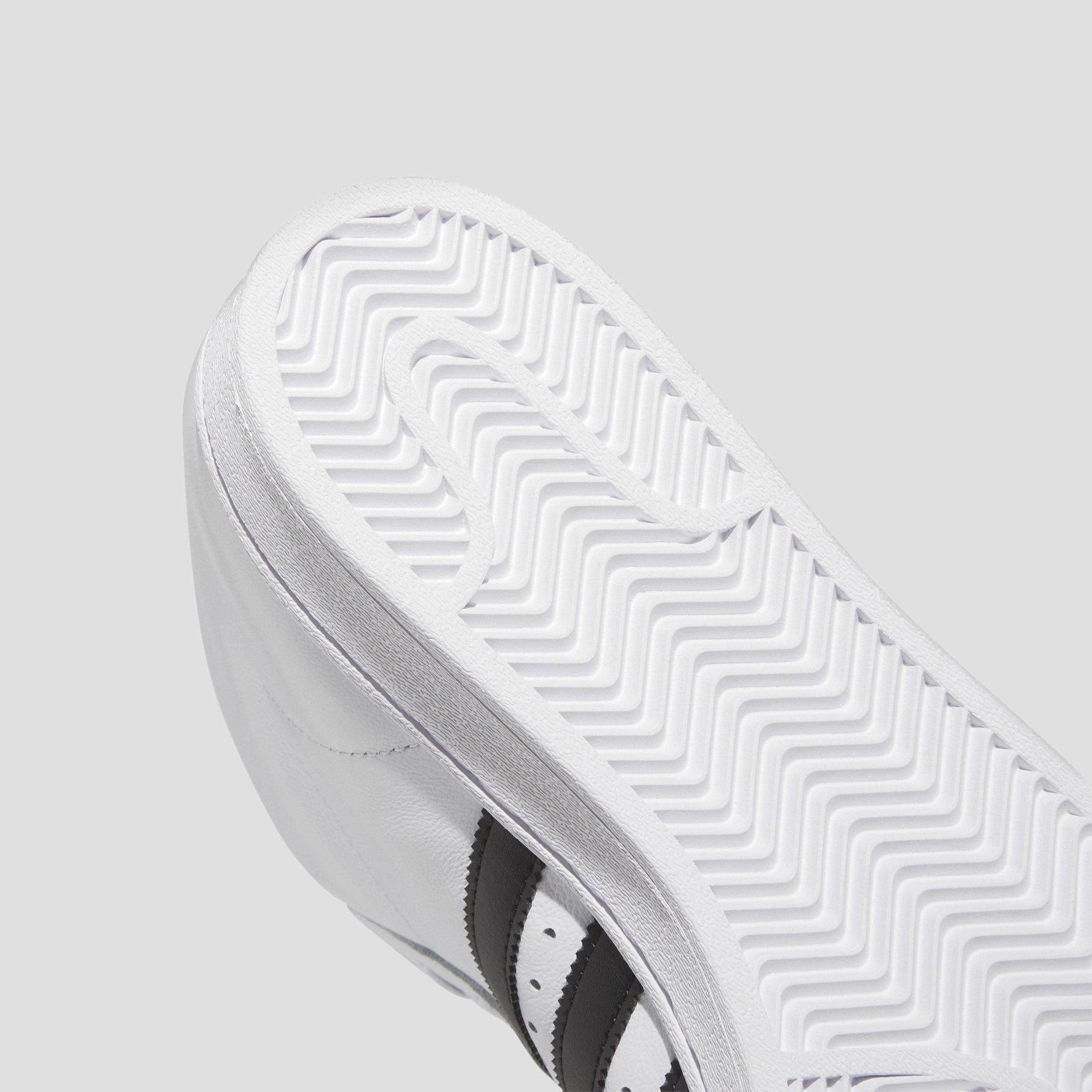 adidas Pro Model ADV Skate Shoes Cloud White / Core Black / Gold Metallic