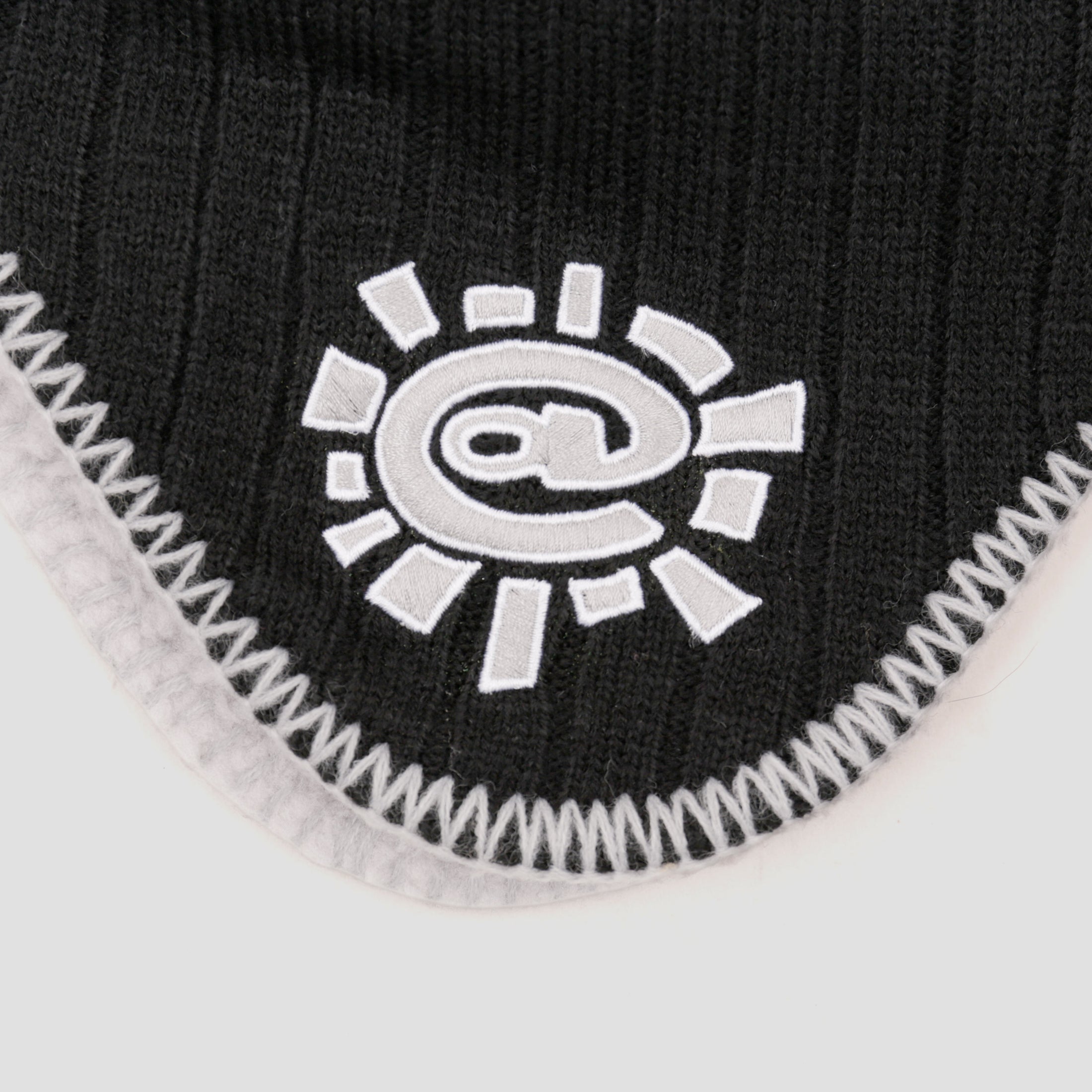 Always Reversible Ear Flap Black / Grey