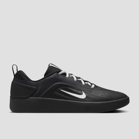 Nike SB Zoom Nyjah 4 Skate Shoes Black / White