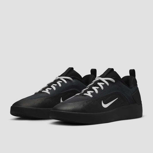 Nike SB Zoom Nyjah 4 Skate Shoes Black / White