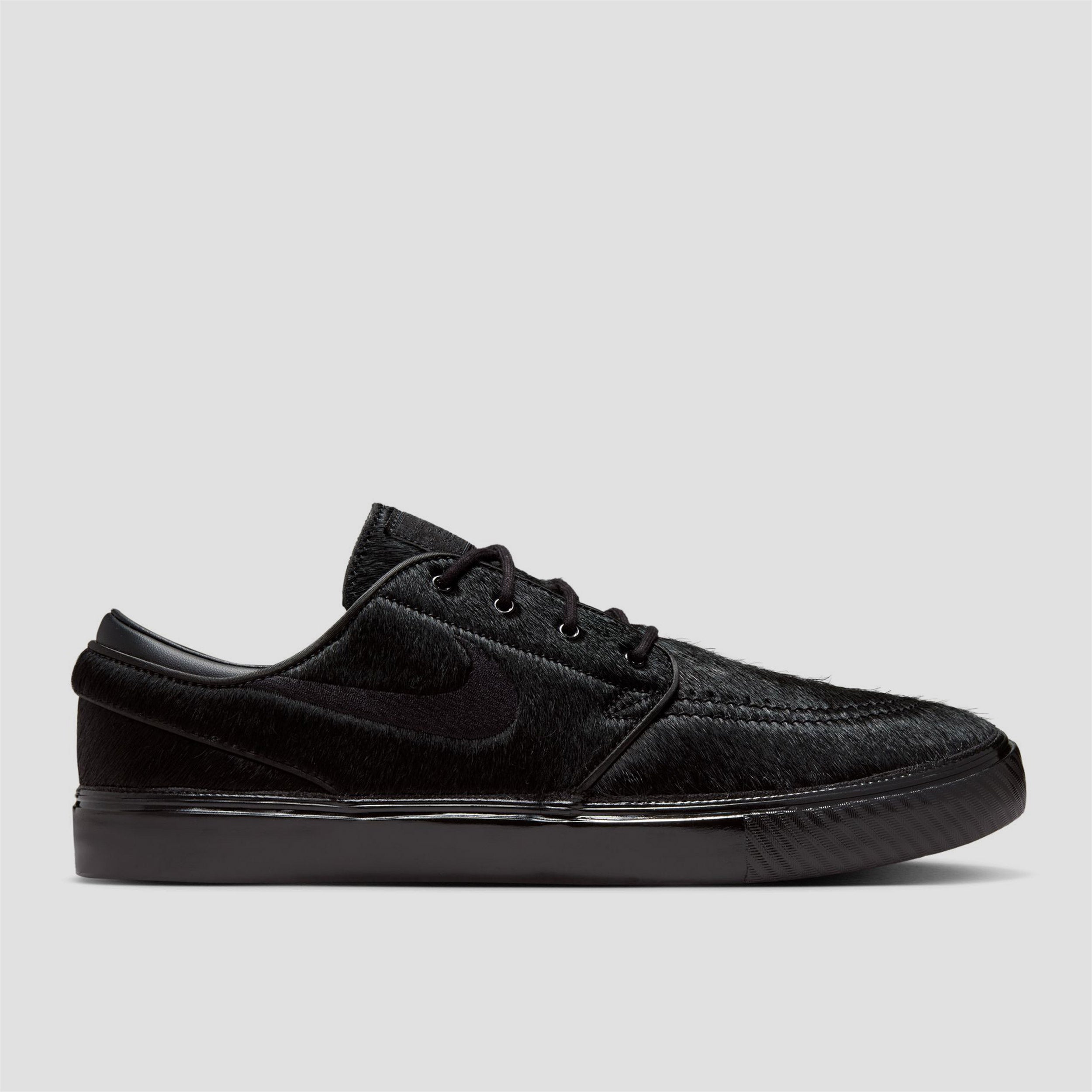 nike sb zoom stefan janoski suede trainers in black