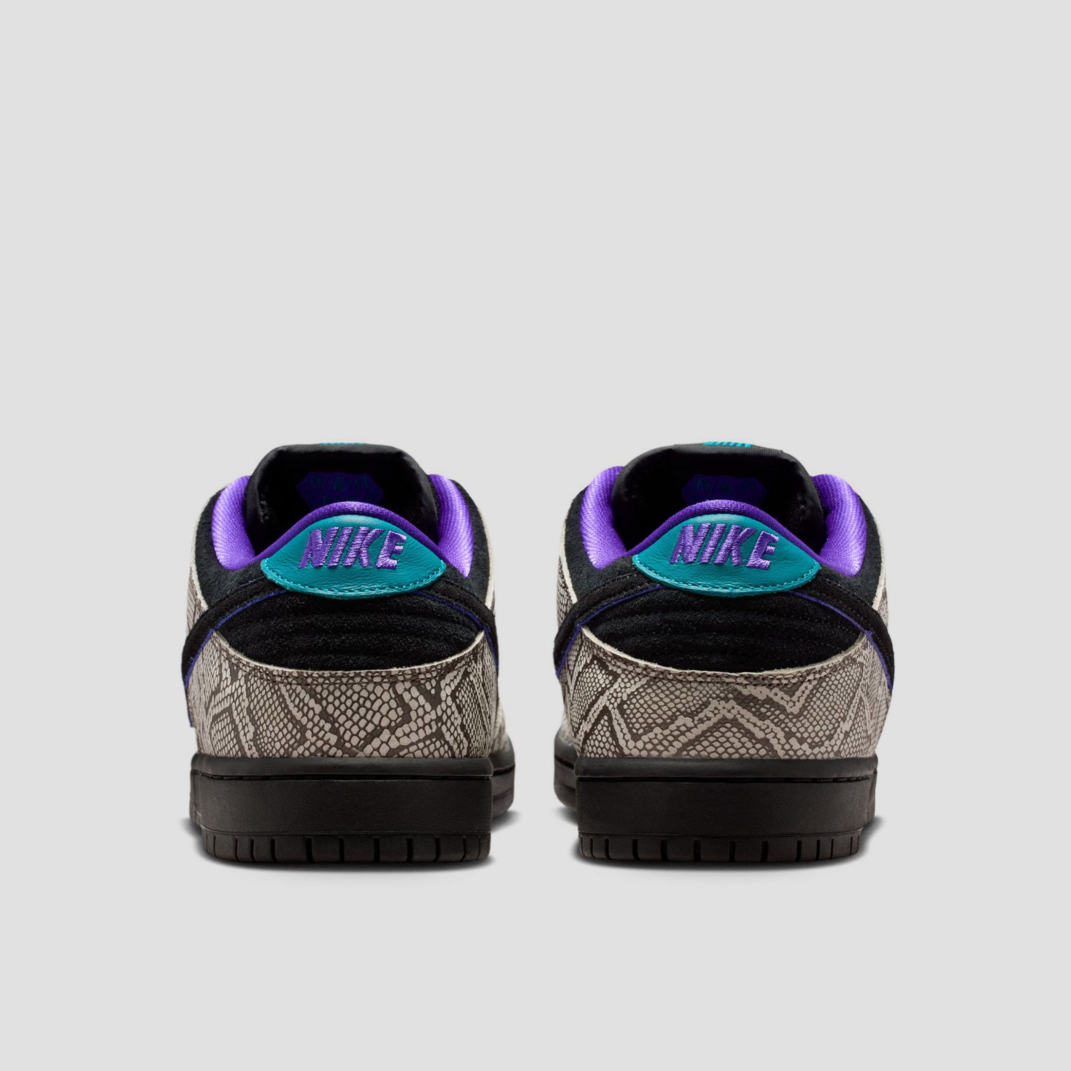 Nike SB Dunk Low Pro Skate Shoes String / Black / Bright Spruce / Fierce Purple