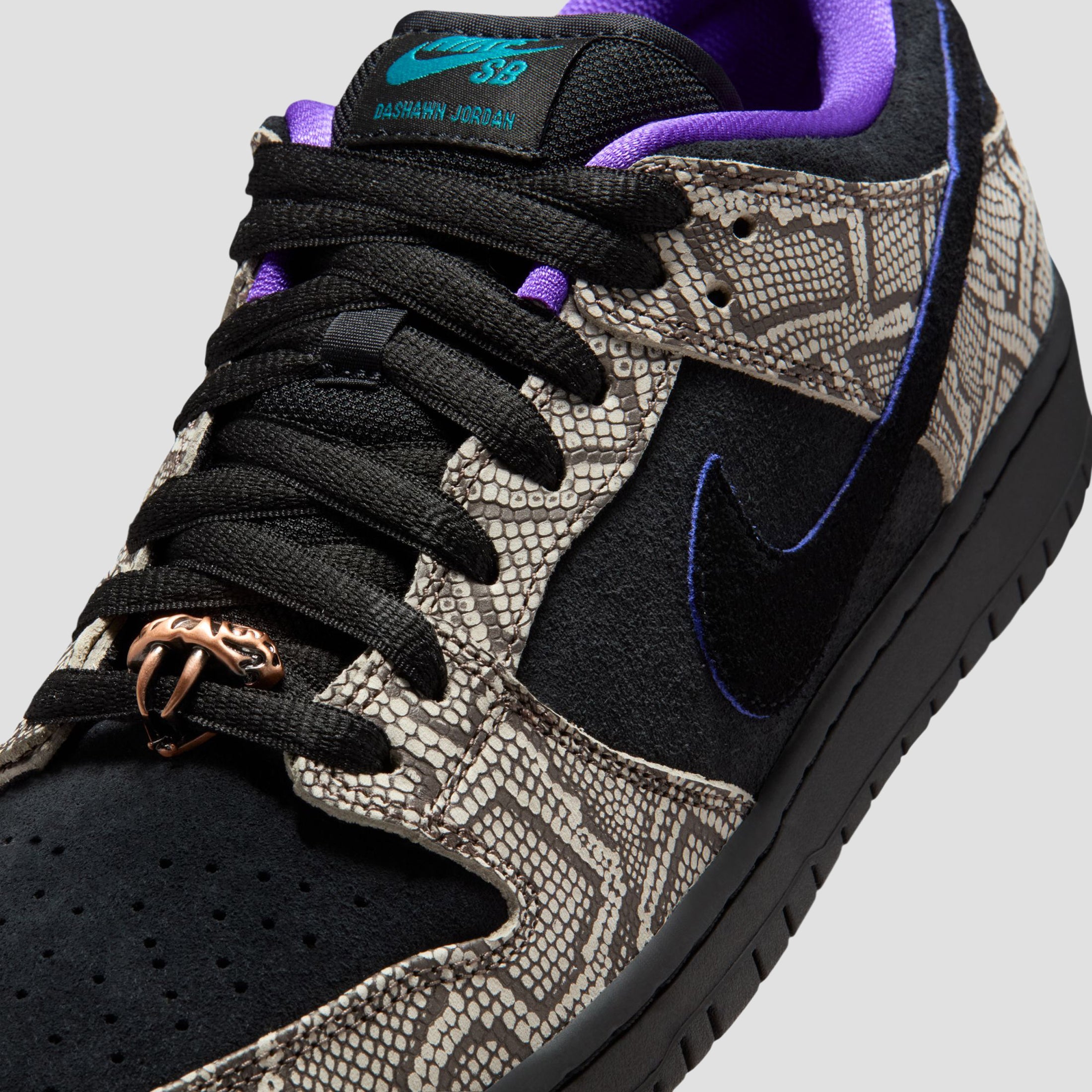Nike SB Dunk Low Pro Skate Shoes String / Black / Bright Spruce / Fierce Purple