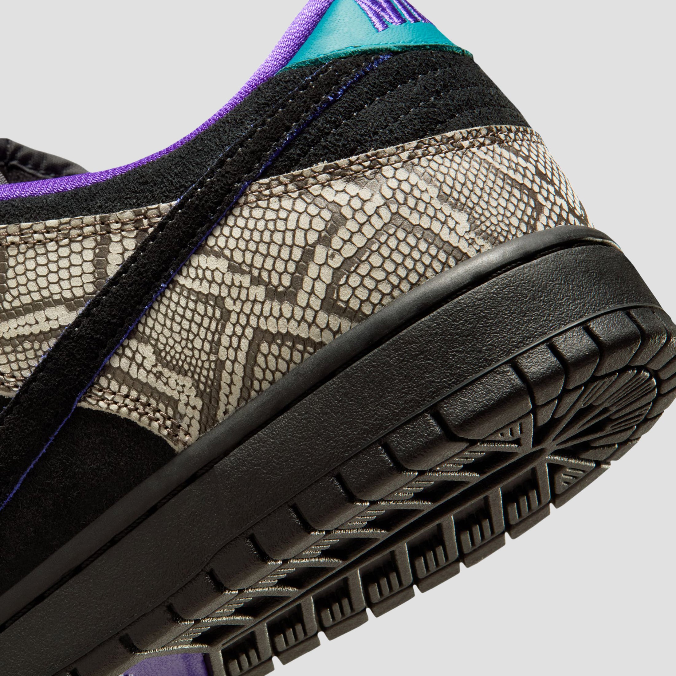 Nike SB Dunk Low Pro Skate Shoes String / Black / Bright Spruce / Fierce Purple