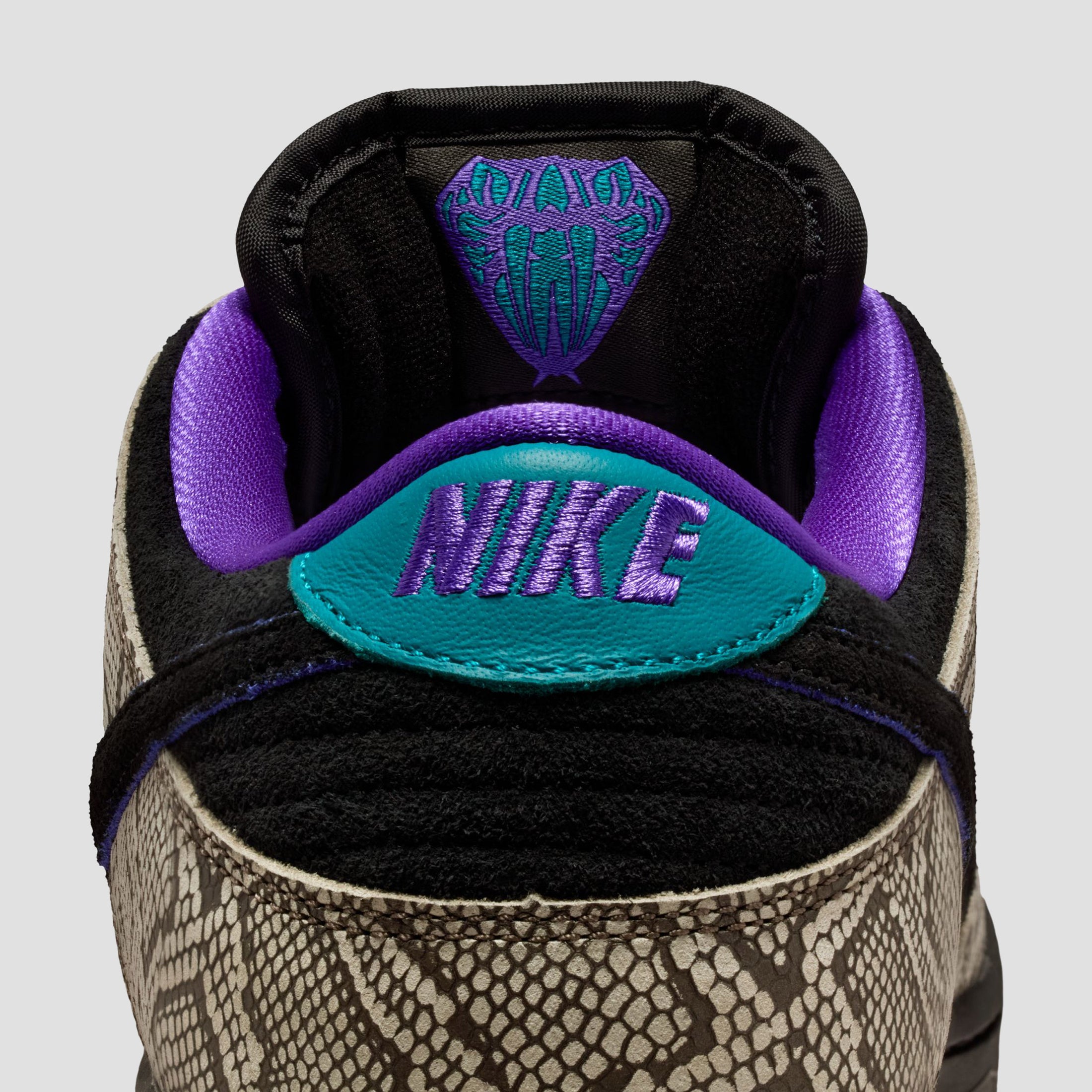 Nike SB Dunk Low Pro Skate Shoes String / Black / Bright Spruce / Fierce Purple