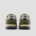 Load image into Gallery viewer, New Balance Andrew Reynolds 933 Skate Shoes Olivine / Dark Olivine

