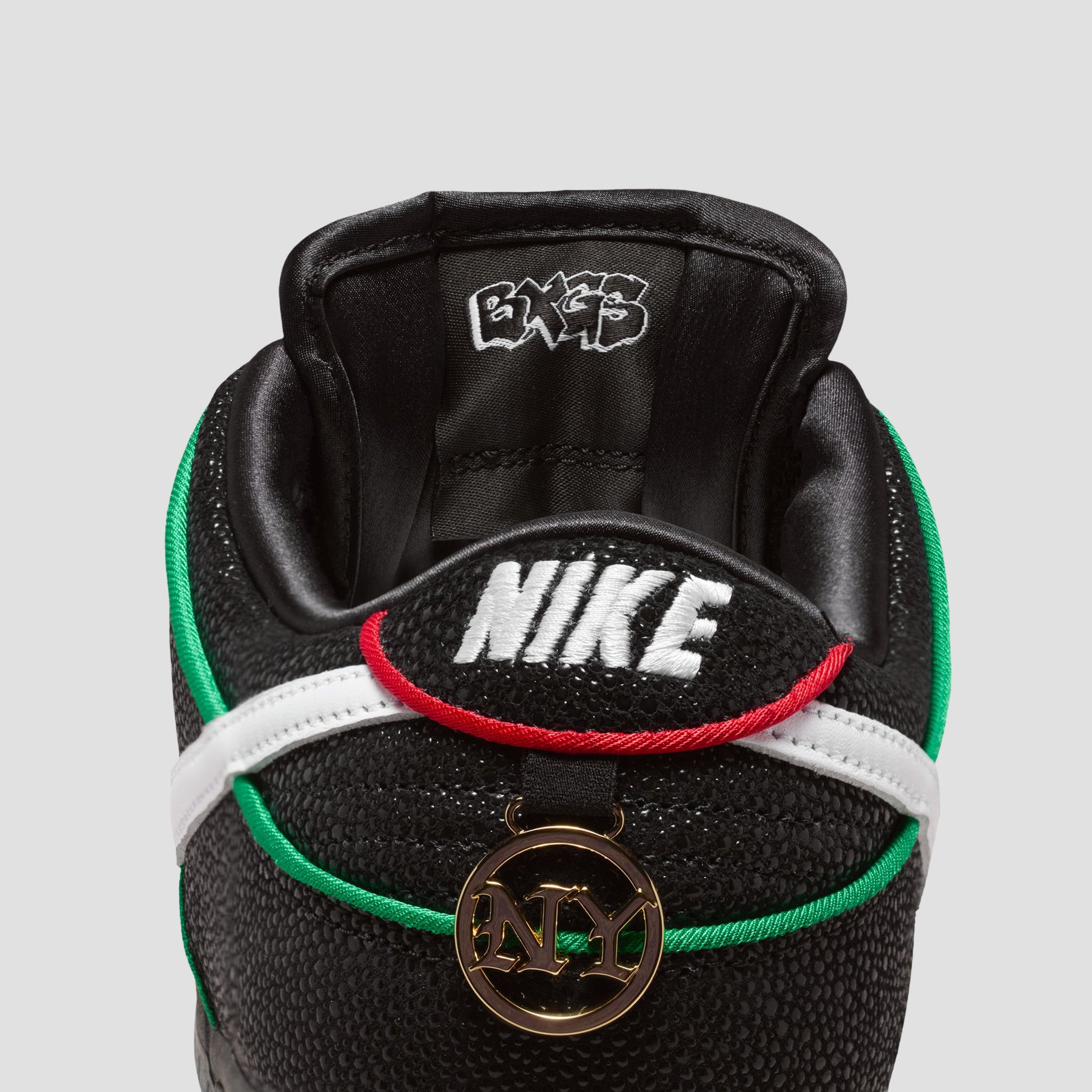 Nike SB Bronx Girls Dunk Low Pro Skate Shoes Black / White / Challenge Red / Total Orange