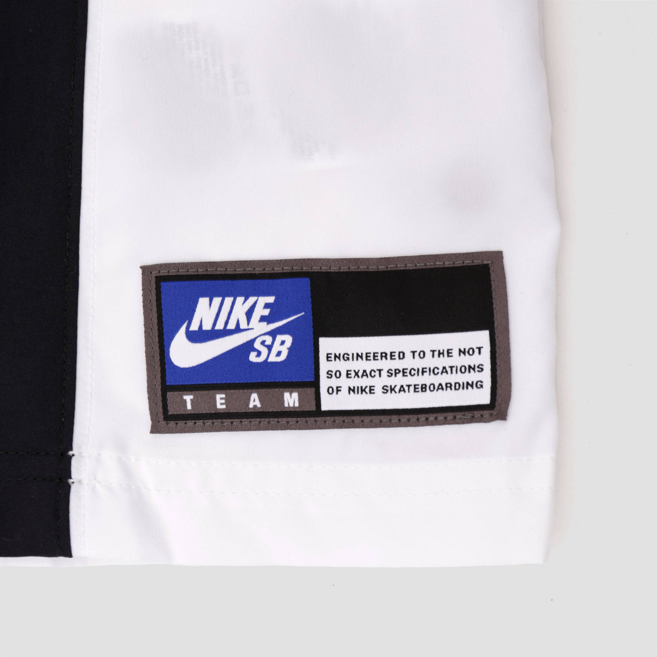 Nike SB Dri-Fit Bowler Woven Shortsleeve Shirt Black / White / White