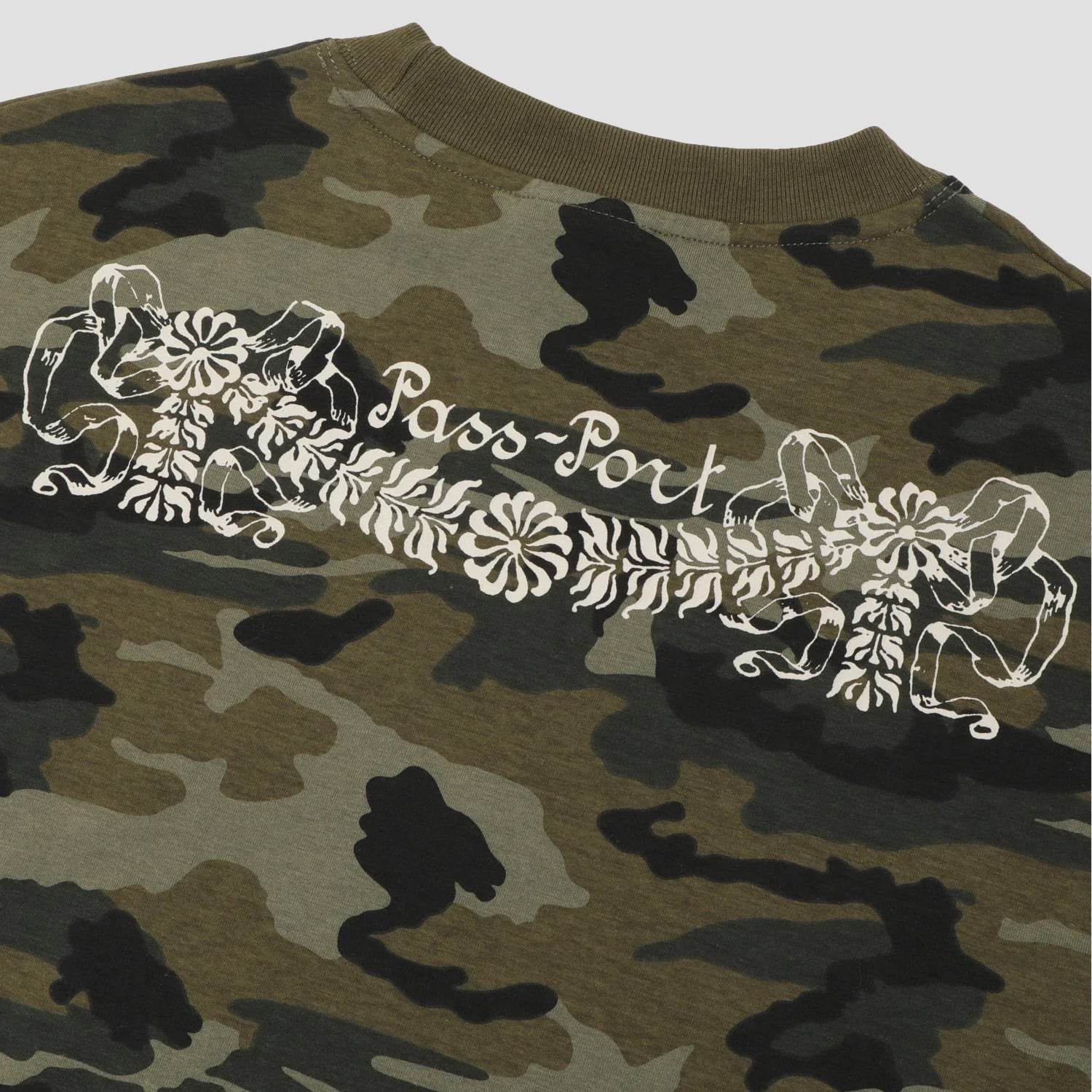 Passport Kollaasi T-Shirt Woodland Camo