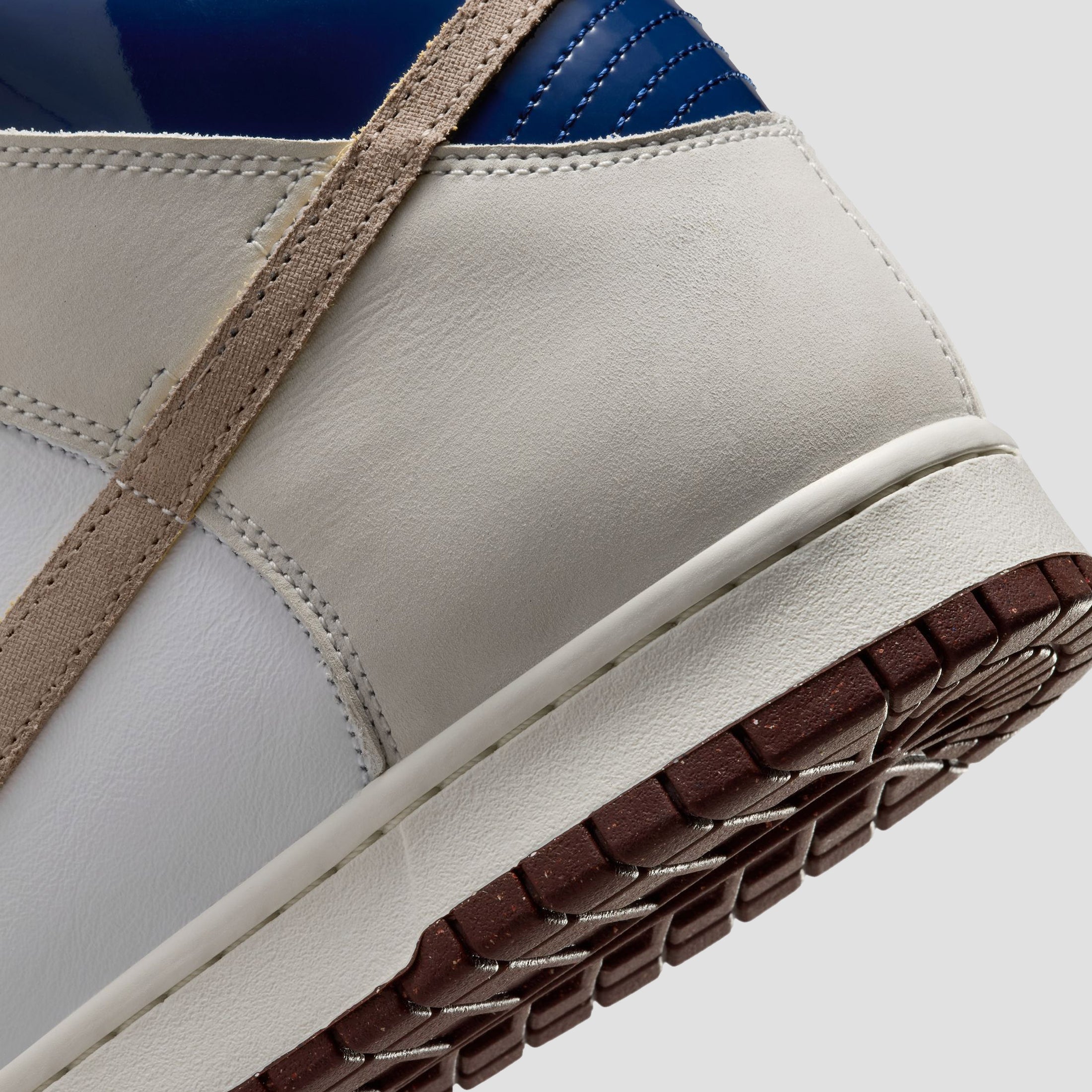 Nike SB x Beyond Dunk High Pro Skate Shoes White / Ivory / Sand Dune / Blue Void
