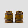 Load image into Gallery viewer, New Balance 933 Skate Shoes Breakfast Tea / Gum
