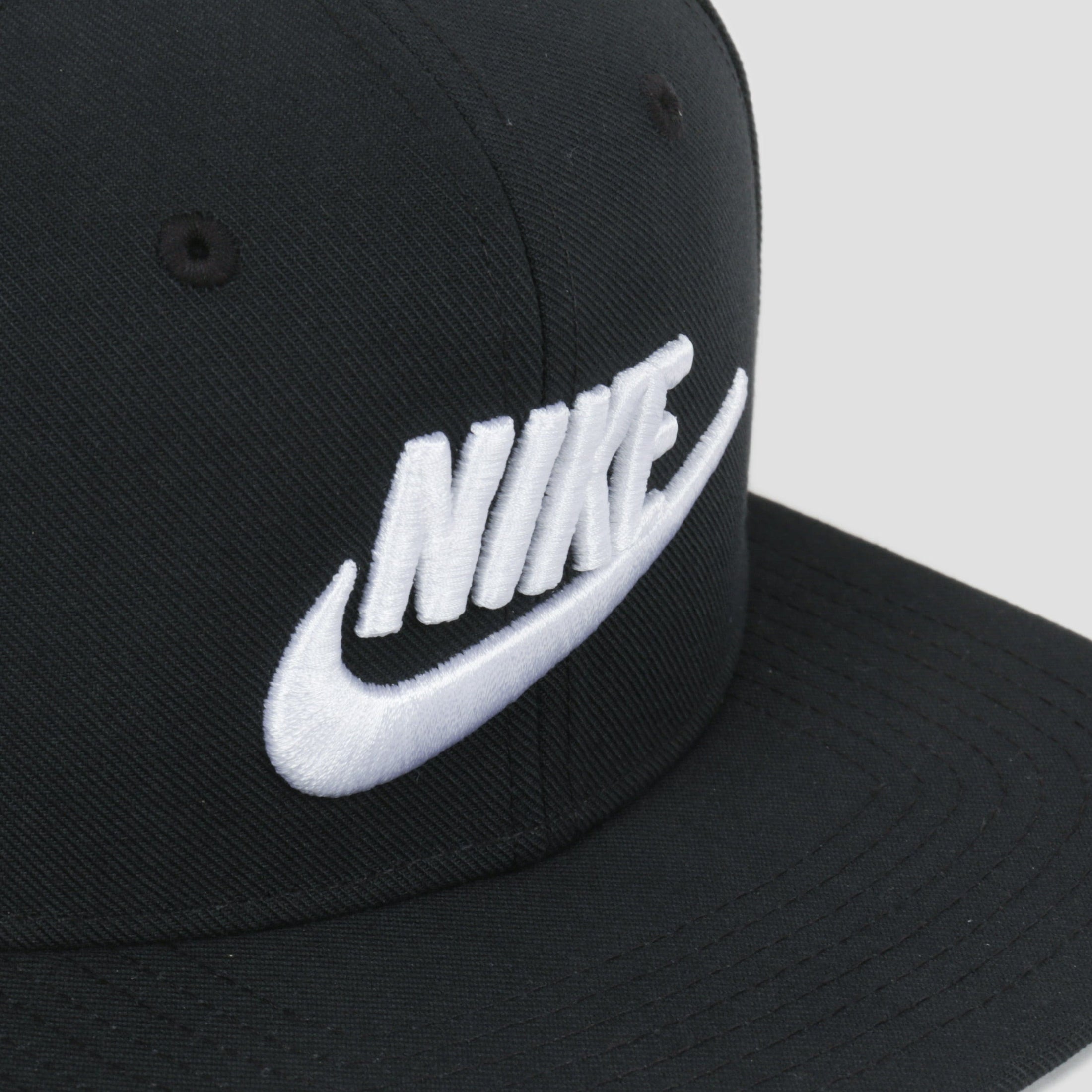 Nike Dri-Fit Pro Structured Futura Cap Black / White