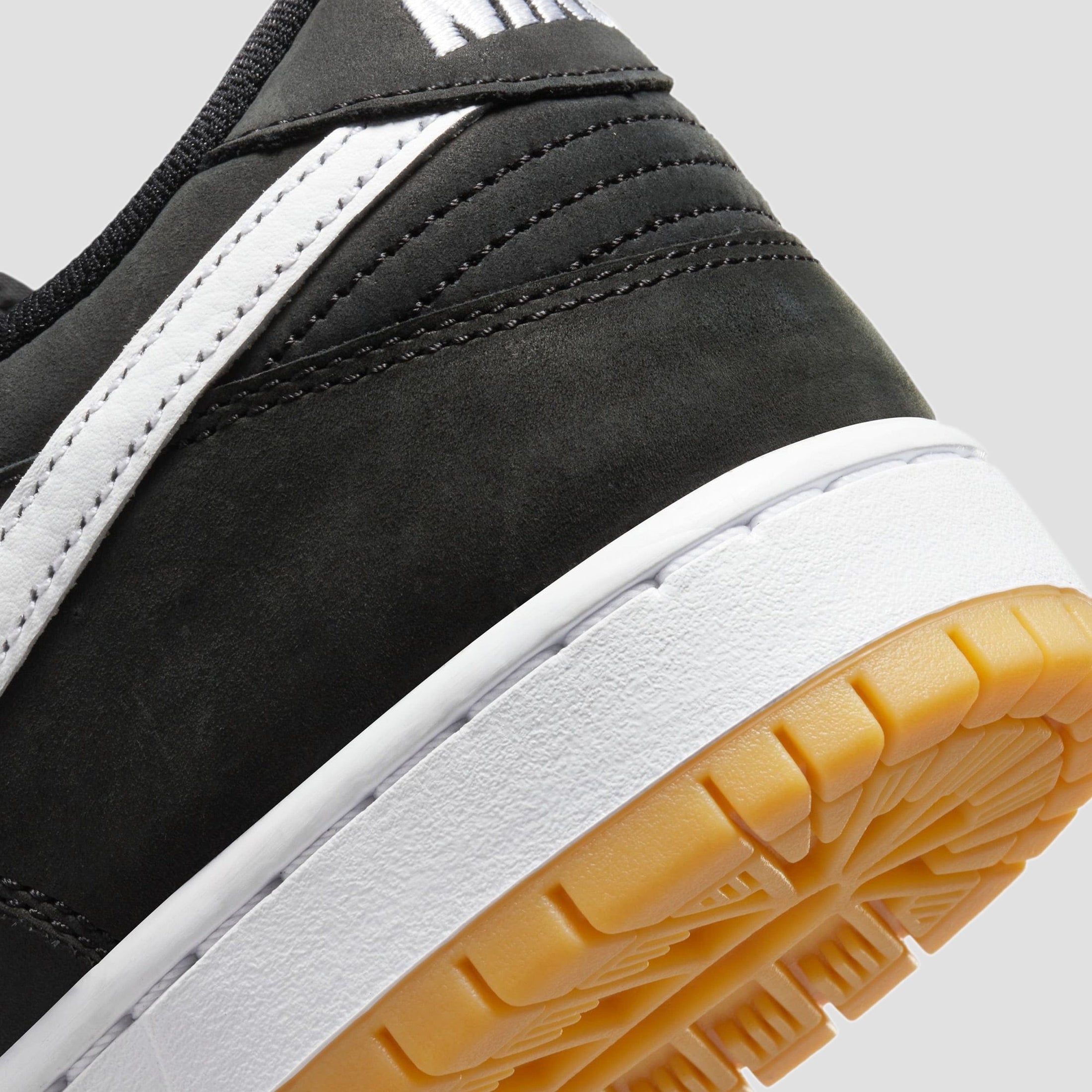 Nike SB Dunk Low Pro Skate Shoes Black / White / Gum