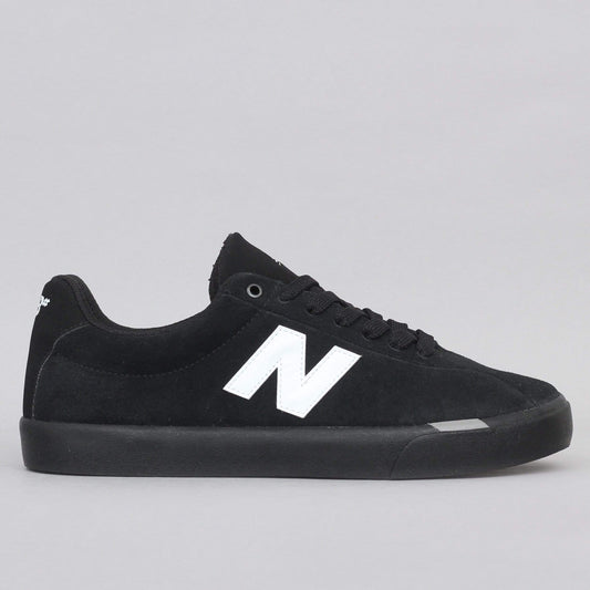 New Balance 22 Shoes Black / White