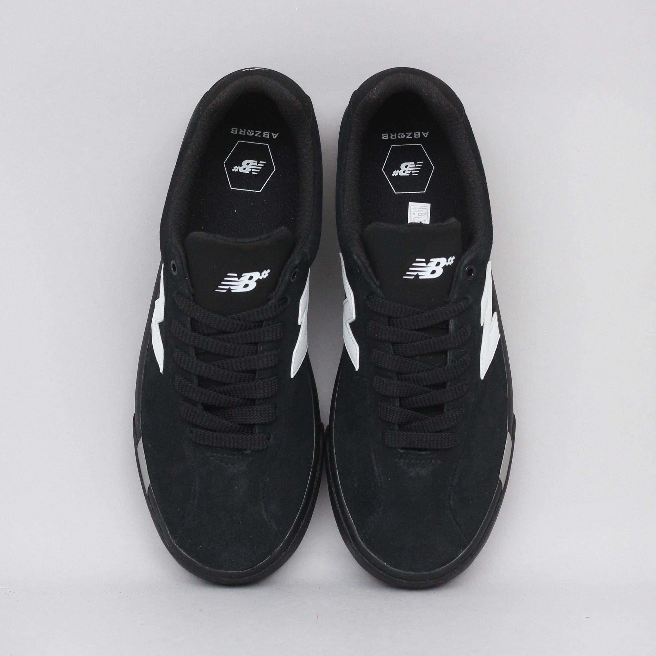 New Balance 22 Shoes Black / White
