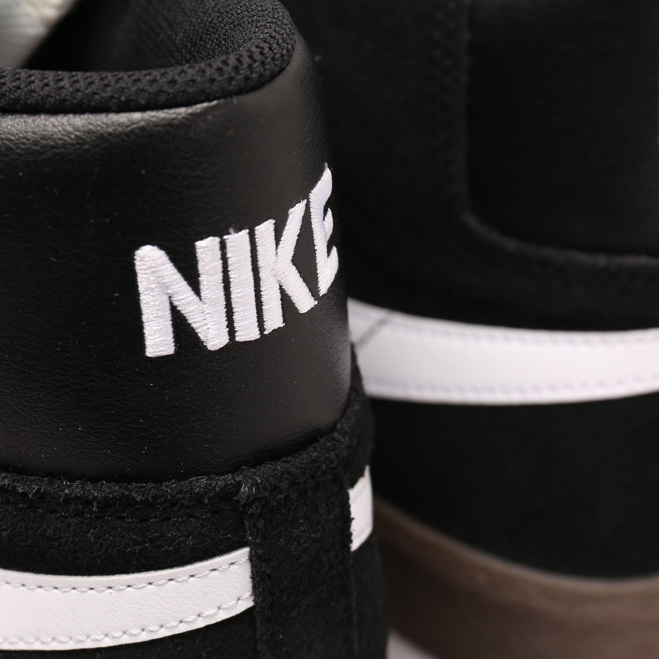 Nike SB Blazer Mid Shoes Black / White - Black - Sail