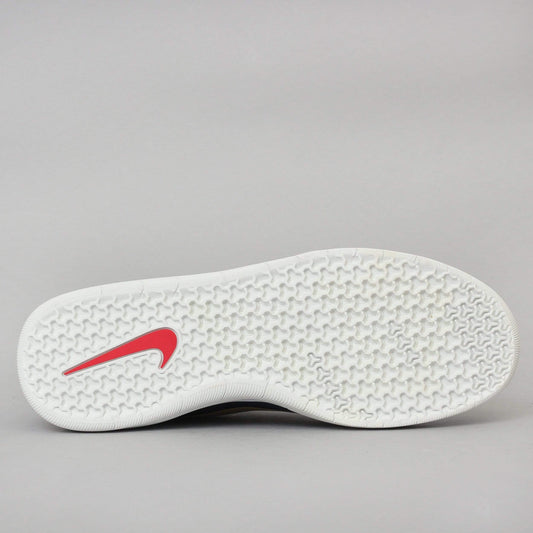 Nike SB Nyjah Free 2 Shoes Obsidian / Club Gold - White - Obsidian