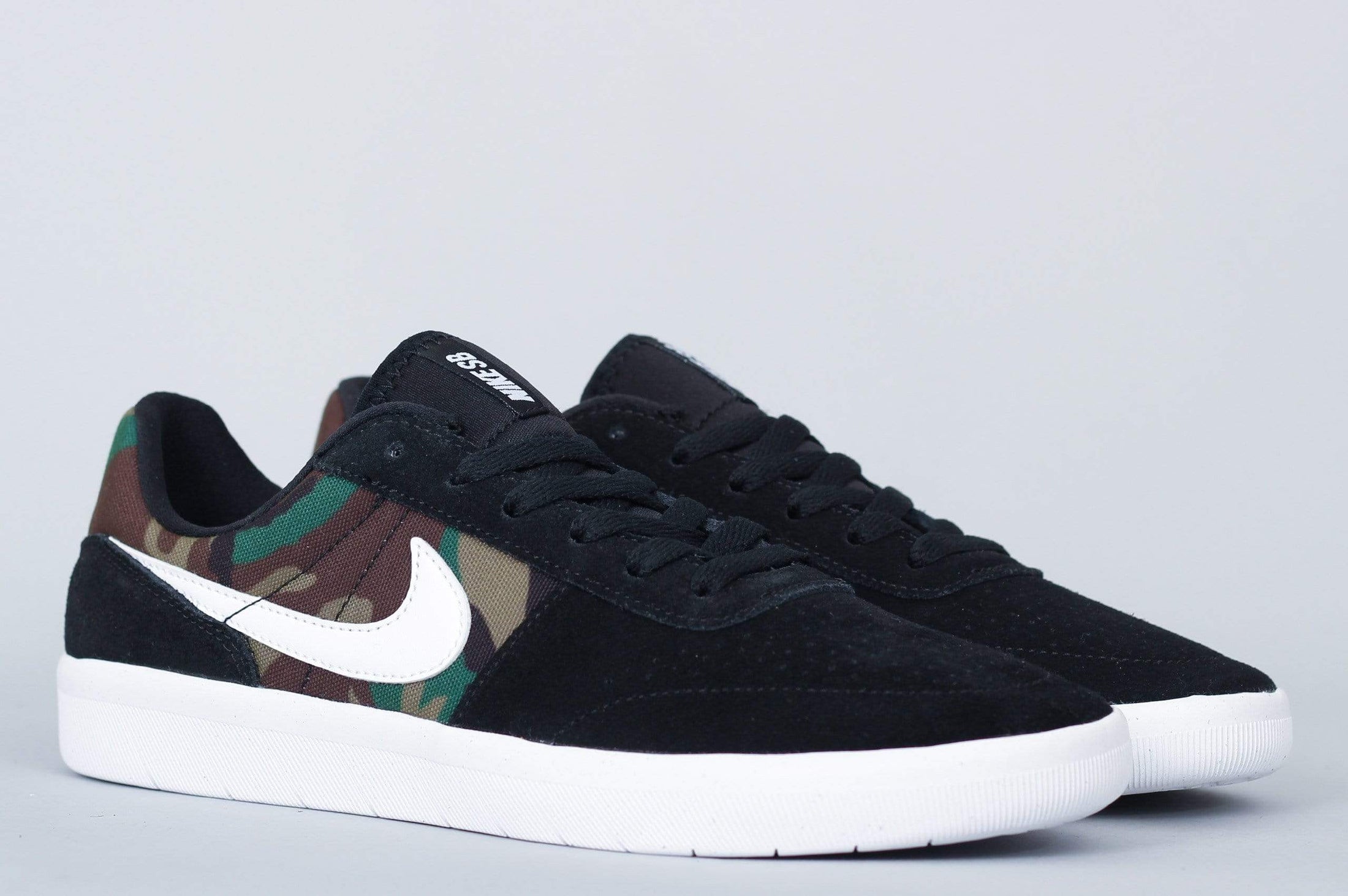 Nike SB Team Classic Shoes Black / White