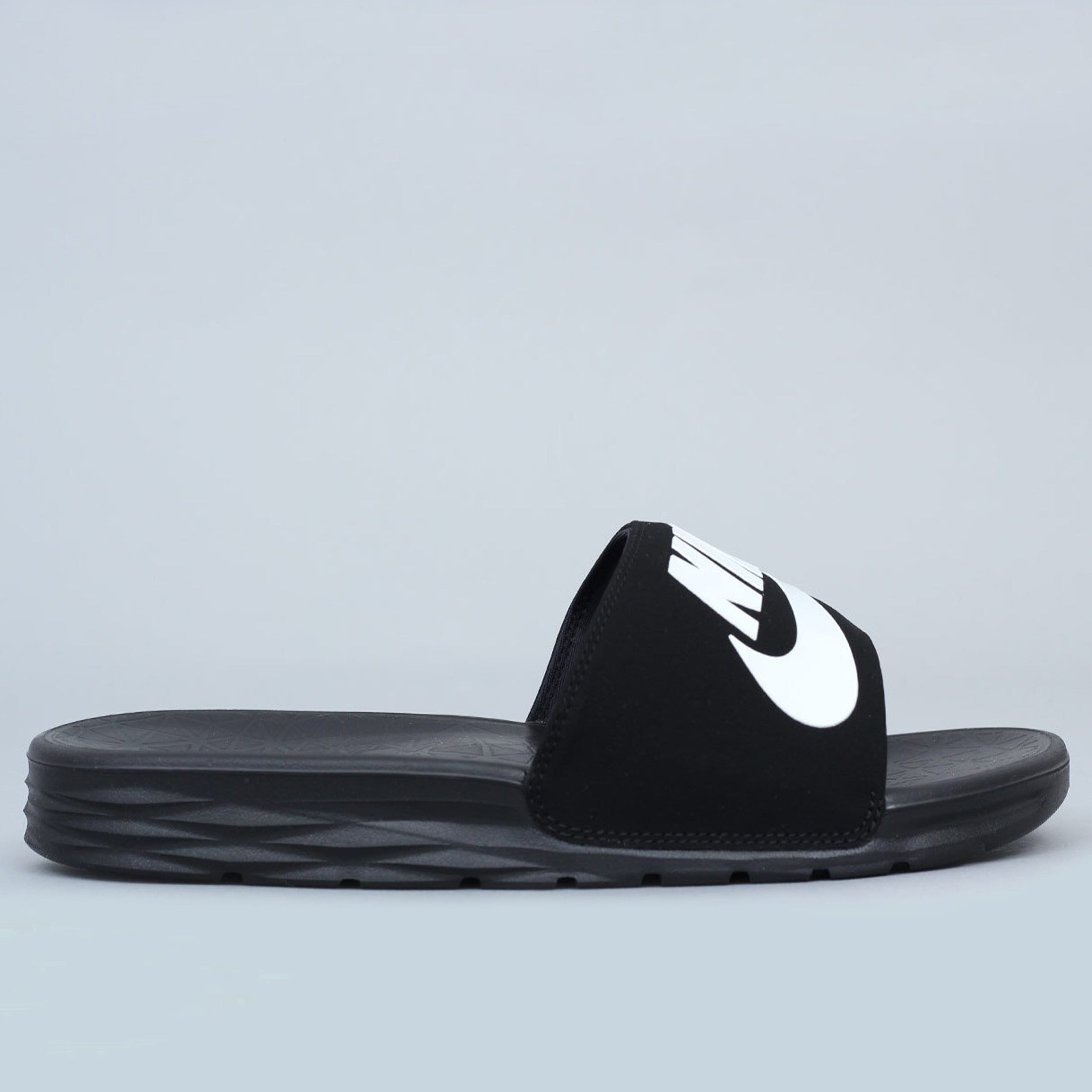 Nike SB Benassi Solarsoft Slides Black / White