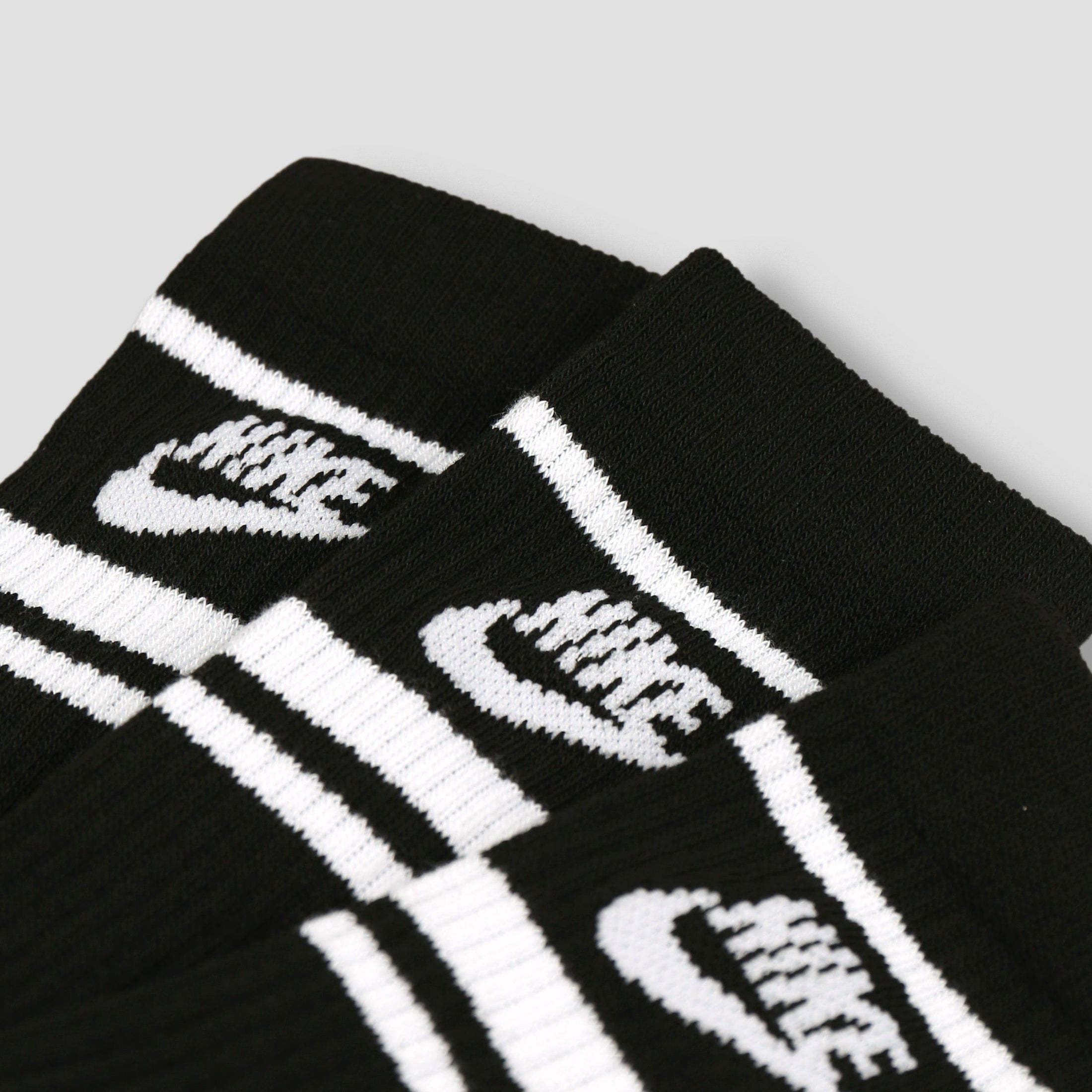 Nike Everyday Essential Stripe Crew Socks Black / White (3 Pack)