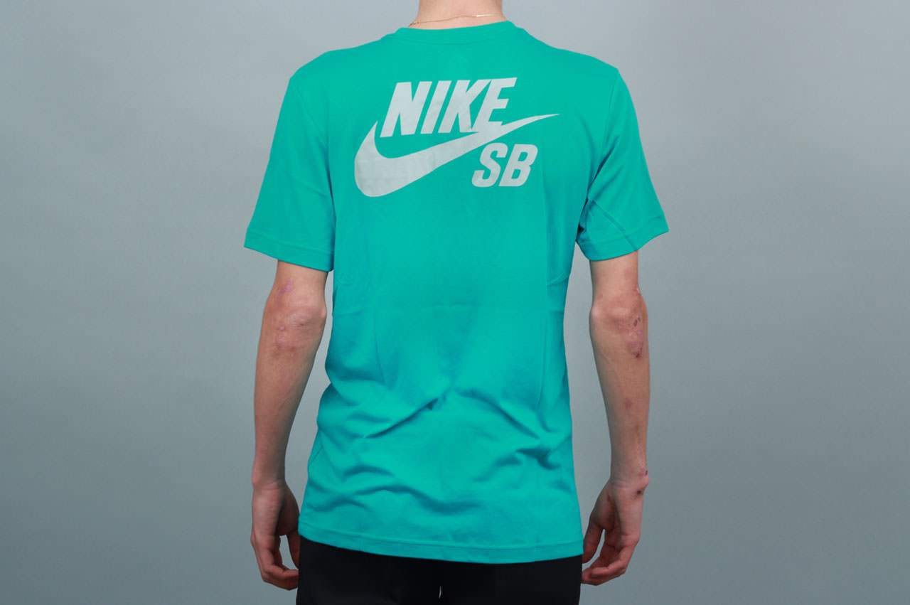 Nike SB Four Hole Pocket T-Shirt Turbo Green / Base Grey